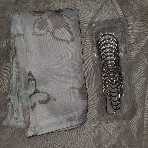 Butterfly shower curtain with hooks - Picture 4 of 6